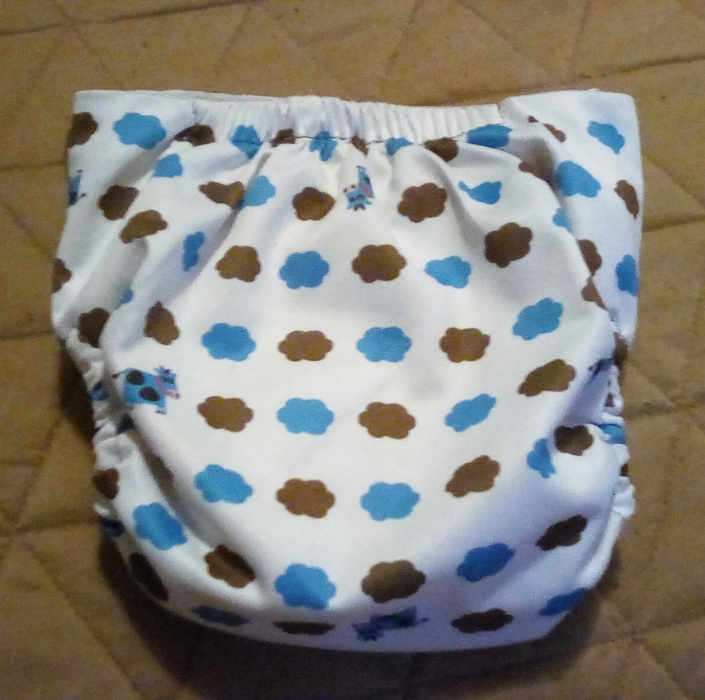 Reusable swimming diaper